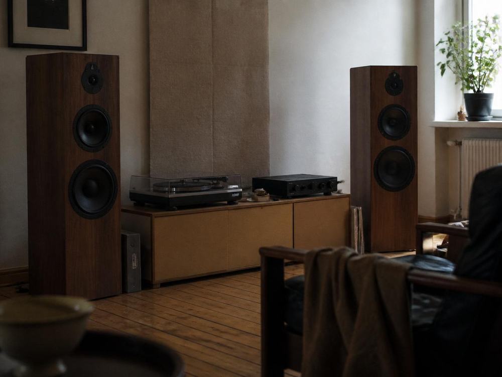 Toft Teknik tekniker — Multiroom lyd privat