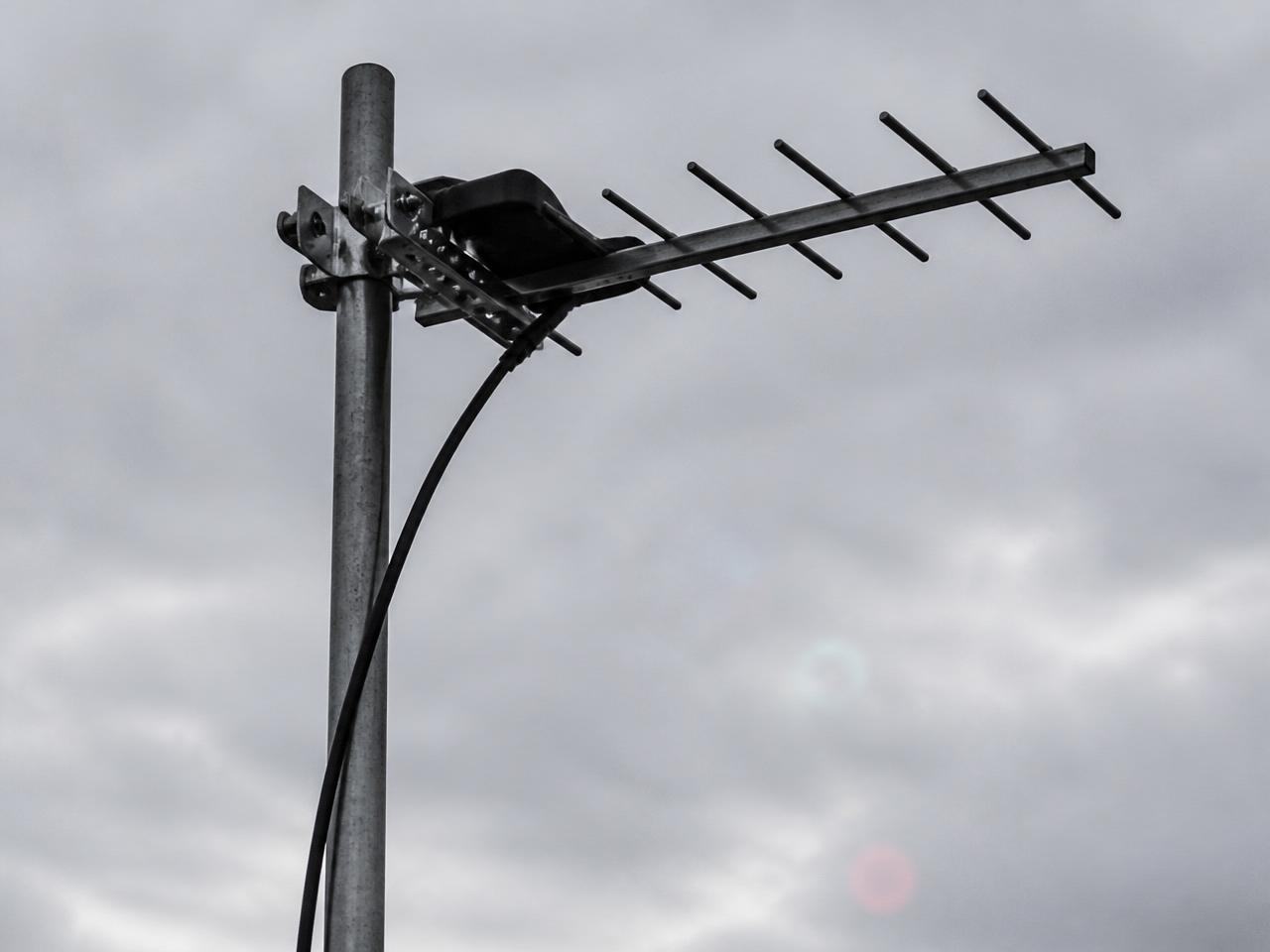 Toft Teknik tekniker — Antenne service til café — driftsikker løsning